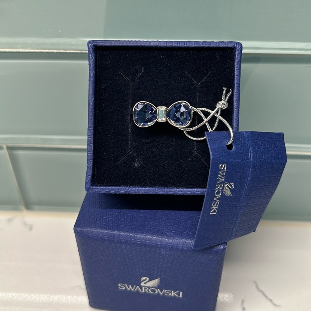 Swarovski Ring. Tanzanite and Crystal. New!  Very Nice!